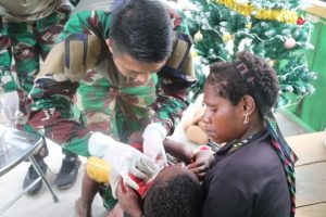 Dokter Satgas Mobile Yonif 411 Kostrad Siaga 24 Jam, Layani Masyarakat Nduga dengan Program K24 Pandawa
