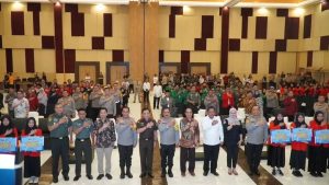 Panglima Divisi Infanteri 3 Kostrad Mendampingi Wakapolri dalam Pemberian Beasiswa di Makassar