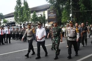 Komandan Beserta Prajurit Lanal Bandung Ikuti Apel Pergeseran Pasukan Tahap Masa Tenang, dan Patroli Gabungan Terpadu Dalam Rangka Pengamanan Pemilu Tahun 2024 di Wilayah Provinsi Jawa Barat