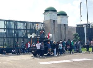 Pernyataan Sikap Forum Masyarakat Pemuda Mahasiswa Indonesia Timur Cinta NKRI di Depan Gedung DPR/MPR RI