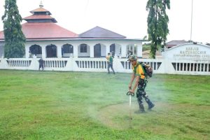 Prajurit Yonif 755 Kostrad Gelar Karya Bakti pembersihan Tempat ibadah