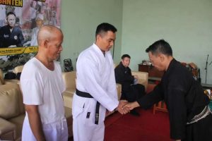 Prajurit Yonif 318 Kostrad Ujian Kenaikan Sabuk Karate