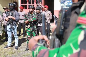 Satgas Yonif 330 Kostrad Bergabung dalam Apel Serpas Pengamanan Pemilu 2024 di Intan Jaya