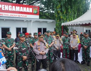 Pastikan Kesiapsiagaan, Kasad Dampingi Panglima TNI dan Kapolri Cek Prajurit