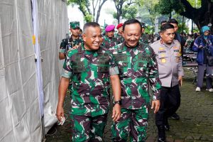 Pangkostrad Dampingi Panglima TNI Cek Kesiapan Pasukan Pengamanan Pemilu 2024 di Silang Monas