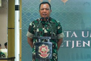 Kaskostrad Pimpin Pelepasan Peserta Umrah Penghargaan untuk Prajurit dan Persit Kostrad