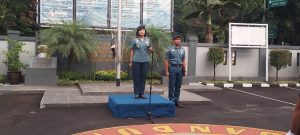 Komandan Lanal Bandung Pimpin Upacara Penaikan Bendera 17-an