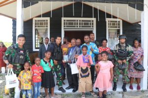 Satgas Yonif 411 Kostrad Mempererat Kedekatan dengan Masyarakat Kenyam Melalui Ibadah Minggu