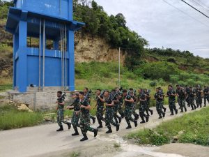 Jaga Kebugaran Fisik dan Naluri Tempur, Prajurit Lanal Nias Laksanakan Lari Siang Bersenjata