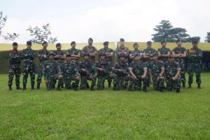 Tim Delegasi Angkatan Darat Prancis Meninjau Markas Petarung Yonif 502 Kostrad