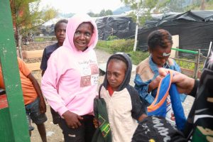 Aksi Cepat Tanggap Yonif 330 Kostrad Berikan Bantuan Pasca Angin Puting Beliung Melanda Rancaekek