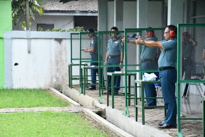 Danlantamal I Asah Kemampuan Menembak Pistol