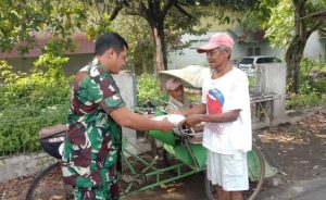 Jumat Berkah, Brigif 9 Kostrad Melaksanakan Kegiatan Berbagi Kepada Masyarakat,