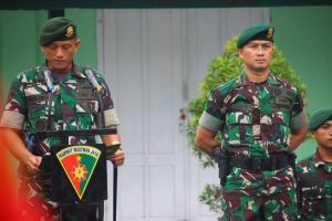 Prajurit Yonbekang 2 Kostrad Menggelar Tradisi Penerimaan Calon Komandan Baru Yang ke-23