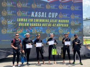 Semarakan HUT Ke-62 KOPASKA, Empat Ksatria Yonif 514 Kostrad Menaklukkan Selat Madura