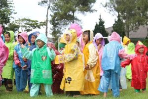 Murid TK Kartika IX-11 Diperkenalkan Profesi Pemadam Kebakaran oleh Yayasan Kartika Jaya Ranting 2 Yonif 303 Kostrad