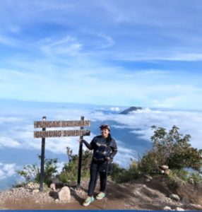 Wouw !! Estiana Kinanti Lagi-Lagi Taklukan Gunung Tinggi, Berharap Bisa mendaki Semua Gunung yang ada di Nusantara