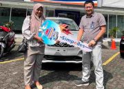BRI Kanca Pondokgede Serahkan Hadiah Mobil kepada Pemenang Panen Undian Simpedes Periode 2 Tahun 2023