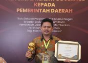 Bupati Kolaka Timur Abdul Azis Terima UHC Awards 2024