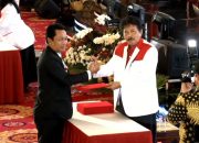 Bupati Balangan Abdul Hadi Terima Duplikat Bendera Pusaka