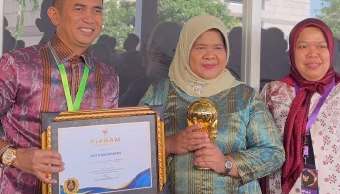Walikota Balikpapan Rahmad Mas’ud Terima Penghargaan UHC Awards 2024