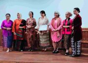 PEREMPUAN BERKEBAYA INDONESIA JAKARTA SUKSES MENYELENGGARAKAN NAFAS TENUN DALAM BERKEBAYA