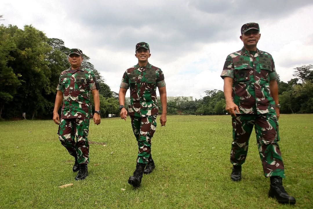 Pangkogabwilhan III dan Pangdivif 1 Kostrad Latihan Menembak Bersama (Foto: Istimewa)