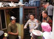 Kapolda Metro Jaya Irjen Pol Karyoto Tinjau Pengungsian Warga Terdampak Banjir di Pancoran