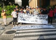 Puluhan Massa Gelar Aksi di Kantor Pusat Maybank Indonesia, Desak Pengembalian Dana Nasabah yang Diduga Ditipu Oknum Bank Senilai Rp.30 Miliar 