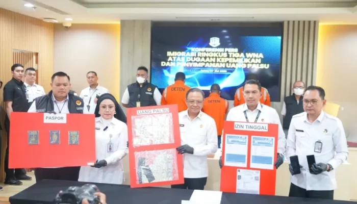Imigrasi Tangkap Tiga WNA Pemilik dan Penyimpan Uang Palsu