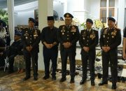 Wakapolda Jabar Brigjen Pol Adi Vivid Hadiri Pemakaman Komjen Pol (Purn) Jusuf Manggabarani