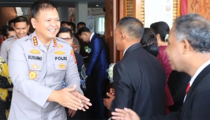Kapolres Metro Bekasi Kota Tinjau Pelaksanaan Ibadah Kenaikan Isa Almasih di Gereja Santa Clara