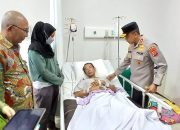 Kapolda Jabar Jenguk Korban Selamat Longsor Gunung Kuda di RS Mitra Plumbon