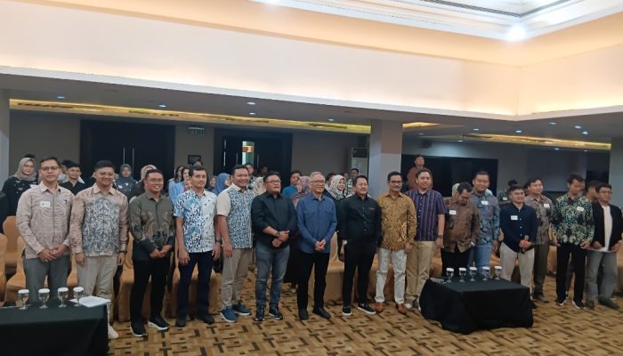Ikatan Alumni Universitas Sebelas Maret (IKA UNS) Bersama Semar Nyala Foundation Sukses Menggelar Srawung Alumni Muda UNS 2025 Di Hotel Grand Kemang Jakarta