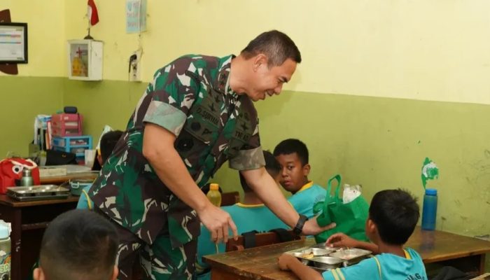 Pangdam Jaya Tinjau Program Makan Bergizi Gratis di SDN 05 Pagi Cipinang