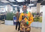 Mosas Saiba, SH (Kepala Dinas Koperasi dan UMKM Pemda Pegunungan Arfak) Menerima Penghargaan Inbuyer Award 2025 Kategori Pemerintah Kabupaten/Kota Dengan Persentase Transaksi Belanja Produk UMKM Terbesar Tahun 2024