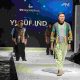 Designer Hendra M. Yusuf Menampilkan Rancangan Busananya Bertema Arabian di Acara Face of Indonesia 2025 di Jakarta.
