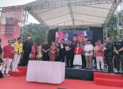 Ratusan Aktivis Lingkungan, Tokoh Adat, Tokoh Agama, Pemuda Batak Bersatu, serta komunitas peduli Danau Toba berkumpul dalam sebuah aksi damai bertajuk “Doa dan Aksi Nyata: Tutup Tapanuli” sebagai bentuk kepedulian terhadap kelestarian lingkungan hidup Danau Toba & Selamatkan Danau Toba dan Tano Batak