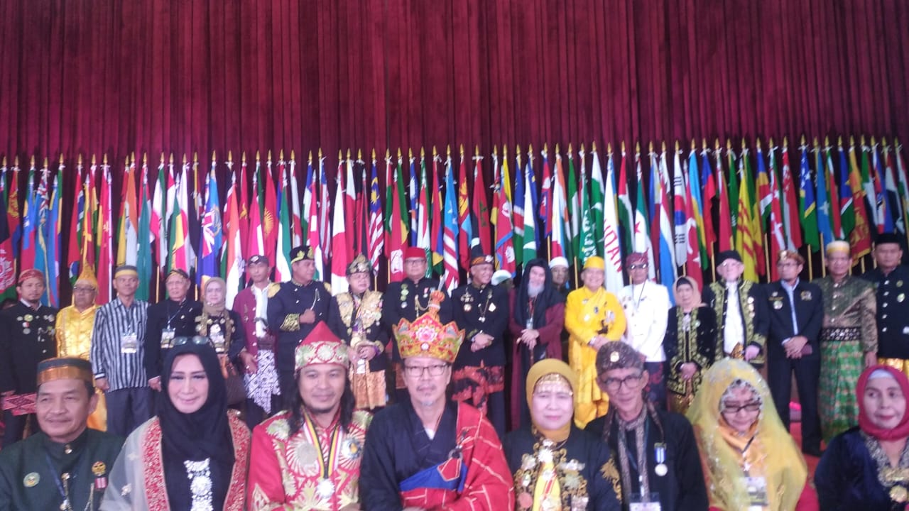 Foto : Tampak poto bersama para pemangku adat yang tergabung juga di forum komunikasi majelis adat Indonesia, Ist