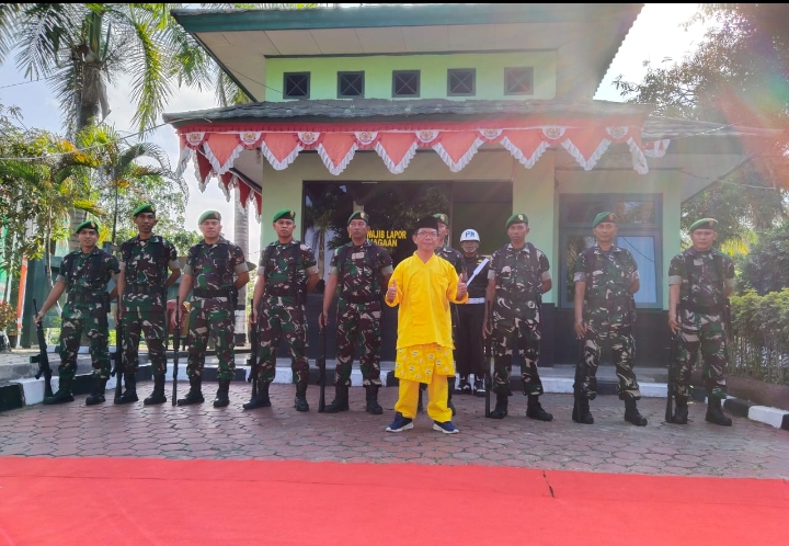 Foto: Raja Pantun Bendang Pemangku Adat Kutai Mulawarman yang di percaya di Kutai Timur dalam menyabut, (Istimewa)