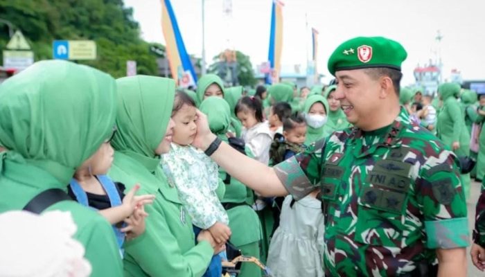 Pangdam VI/Mulawarman Pimpin Pemberangkatan Satgas Yonzipur 17 untuk Penanggulangan Pasca Bencana di Aceh