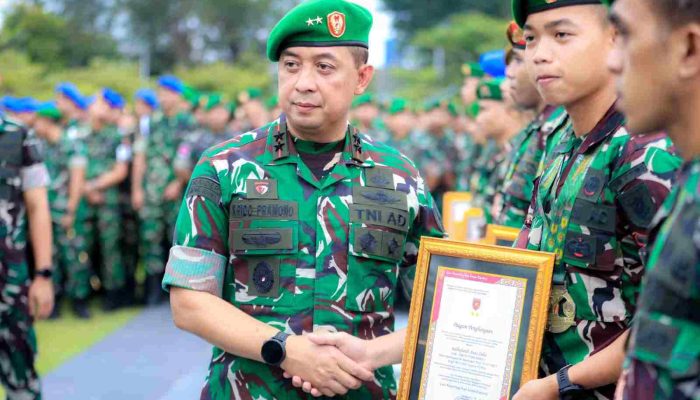 Harumkan Nama Satuan, Prajurit Kodam VI/Mulawarman Terima Penghargaan dari Pangdam,