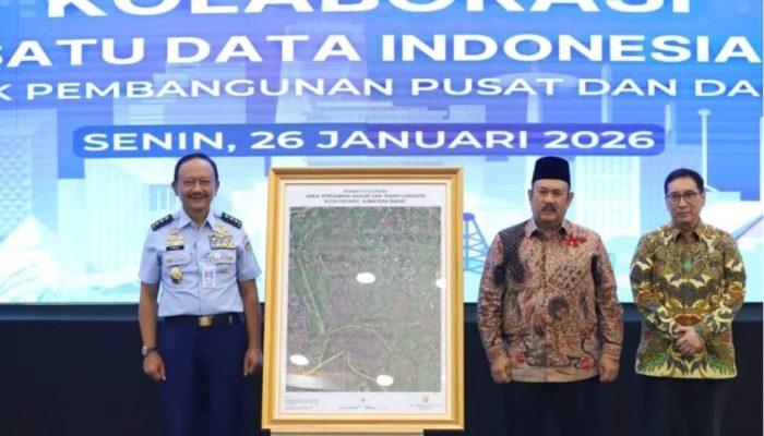 Dukung Pemulihan Bencana Sumatra Barat, Wakasau Serahkan Hasil Pemetaan Udara Pusgeosau