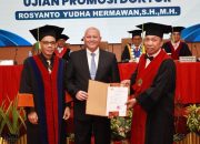 Kapolda Kalsel Irjen Pol Rosyanto Yudha Raih Gelar Doktor di ULM dengan Predikat Cumlaude
