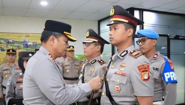 Kapolres Metro Bekasi Kota Pimpin Sertijab Kapolsek Medan Satria, Tekankan Sinergitas dan Pelayanan Prima