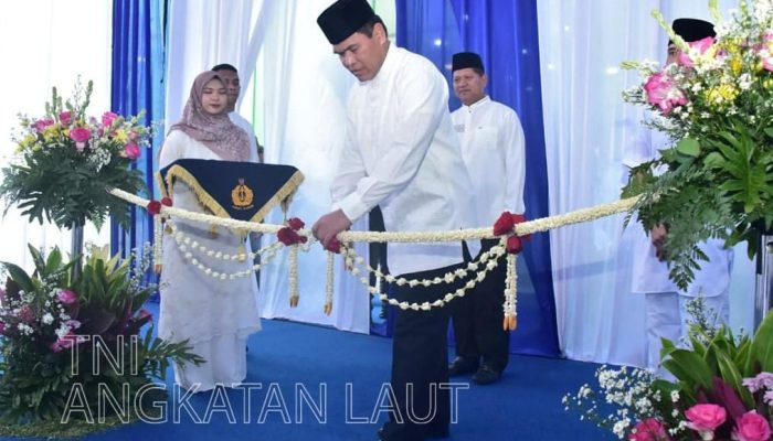 Kasal Resmikan Renovasi Masjid Al Falaah dan Mushola Hayya Alal Falaah di Kompleks TNI AL Dewakembar