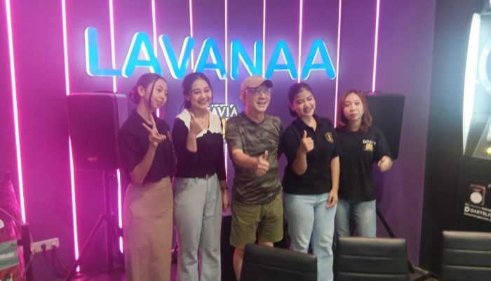 Zakir Ria (Owner Cafe LAVANAA) Menekankan Bahwa Kekuatan Utama Bisnis  Cafe LAVANAA Yang Dijalankannya Tidak Hanya Terletak Pada Produk, Tetapi Juga Pada Komunitas Yang Terus Dibangun