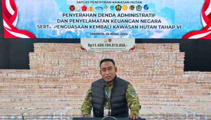 Aspers Dankodaeral XIII Kolonel (Mar) Achmad Hadi Alhasny Saksikan Penyerahan Denda Kehutanan Rp11,4 Triliun di Kejagung