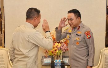 Wakapolda Metro Jaya Terima Brevet Kehormatan Paspampres Setia Waspada