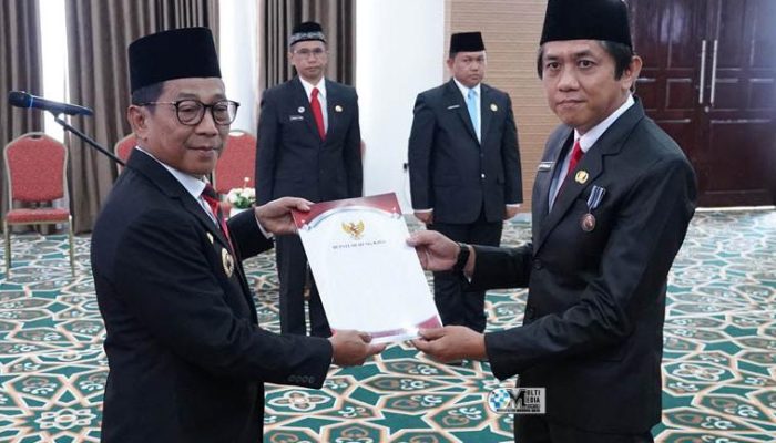Bupati Heriyus Lantik Gema Topandas Tidja sebagai Kepala Disdukcapil Murung Raya